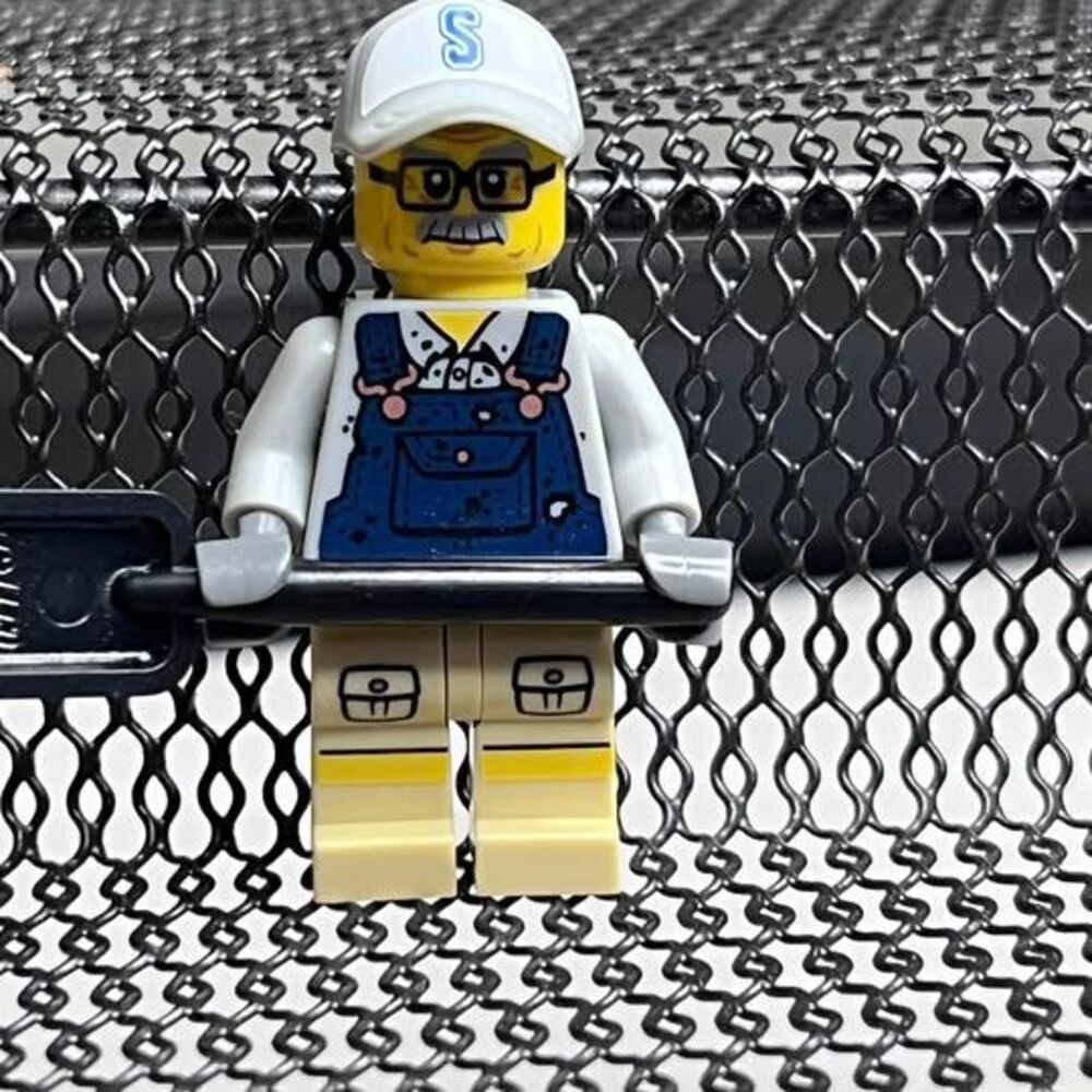 LEGO Hidden Side Old Man Minifigure with Shovel